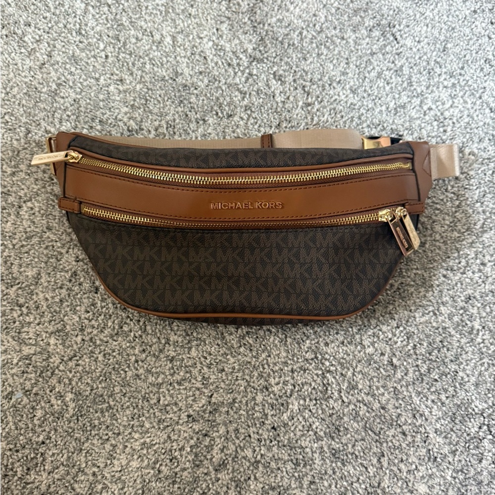 Michael Kors Monogram fannypack/belt bag